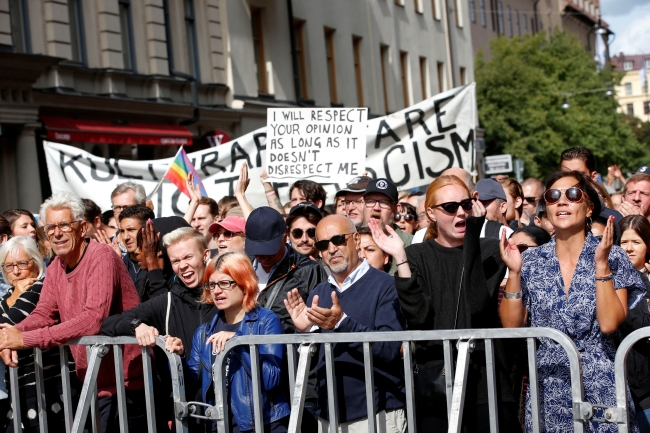 İsveç'te Neo-Naziler göç karşıtı protesto düzenledi